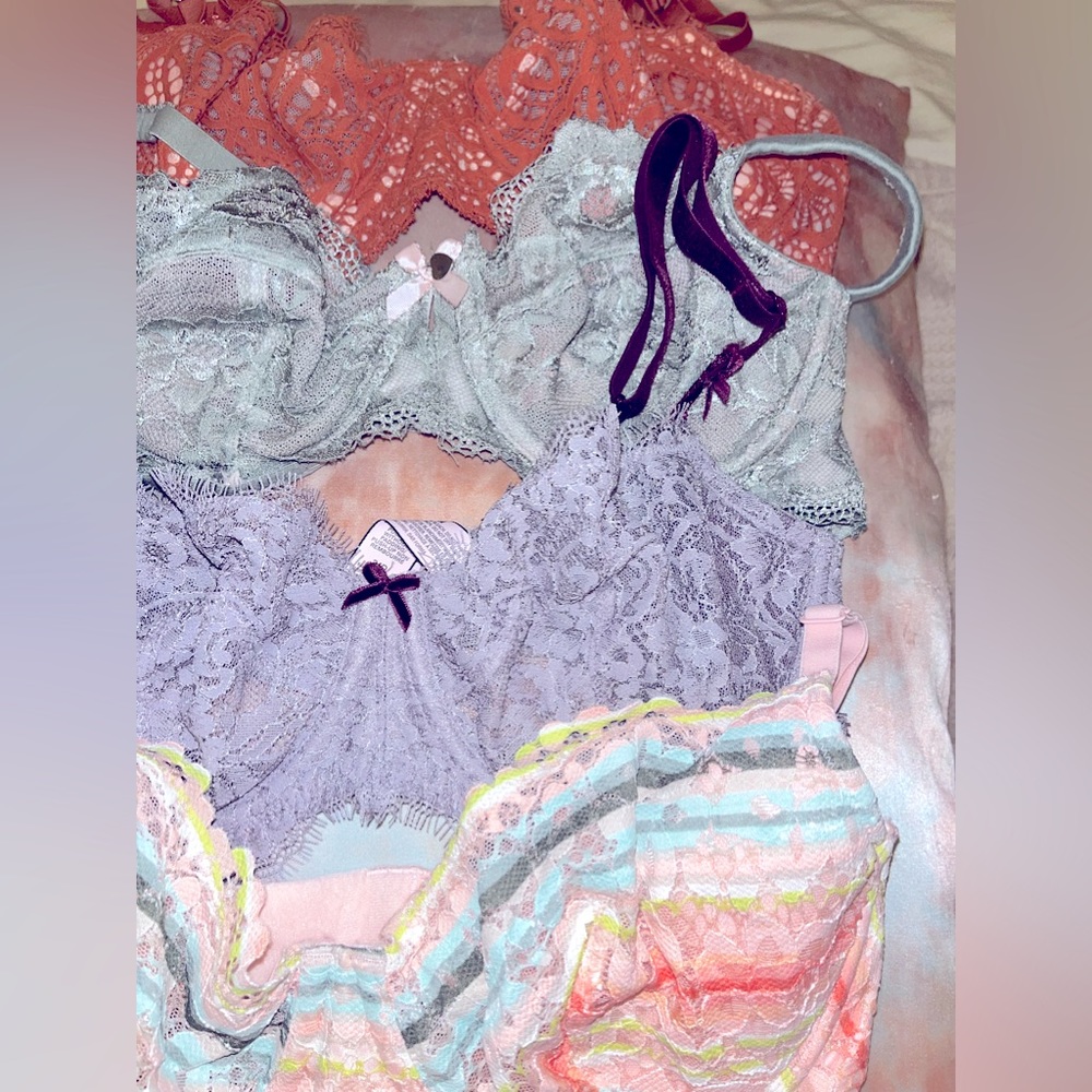 New w/o tags $200 Victoria Secret Bra lot 34D 4x Bras all lace never worn